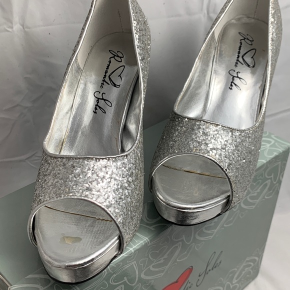 New 8.5 Romantic Soles Silver Glitter Dasha heels - Picture 6 of 8